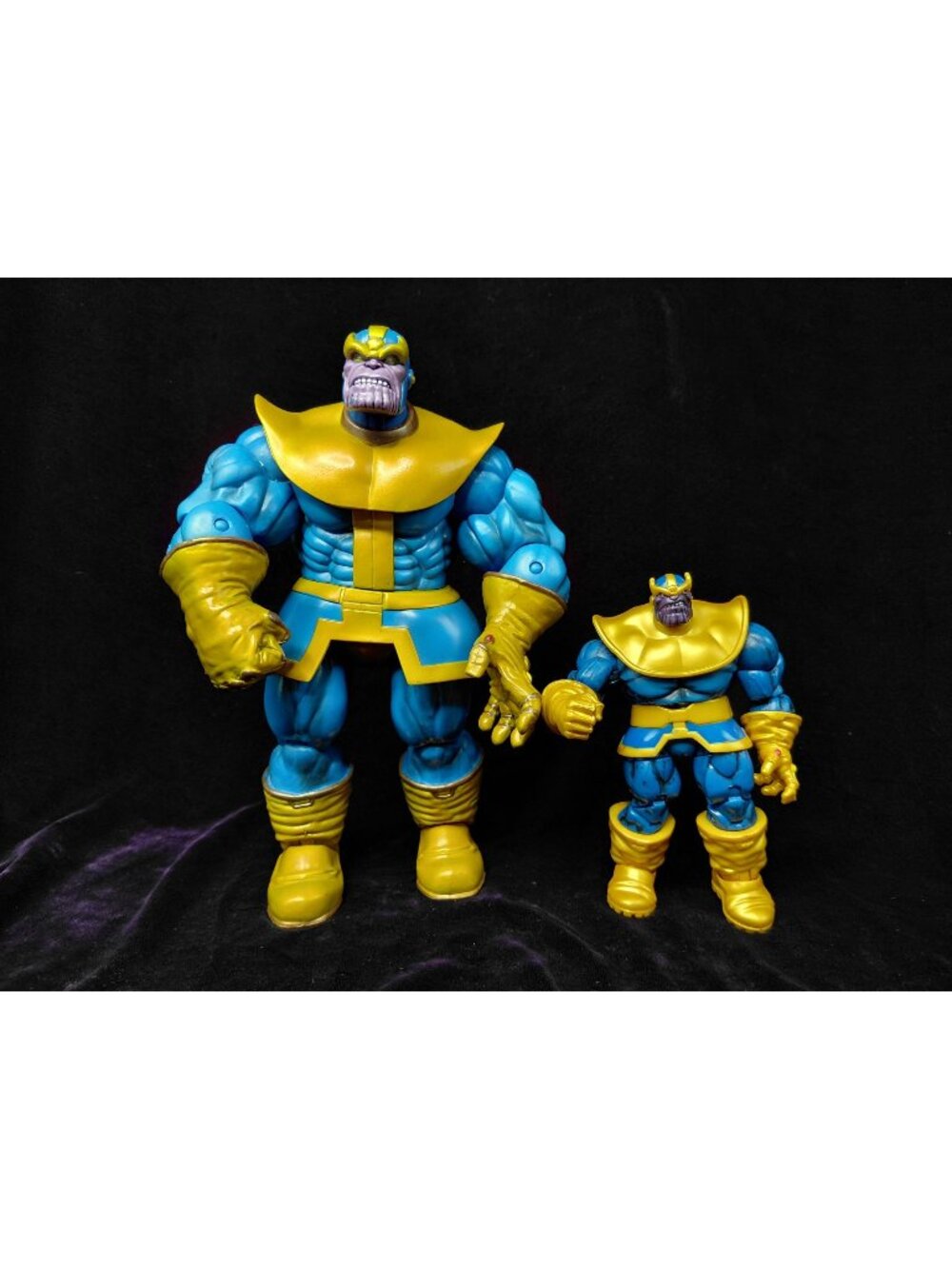Marvel Large & Small Thanos Action Figures Set - Diamond Select Toys Blue/Yellow